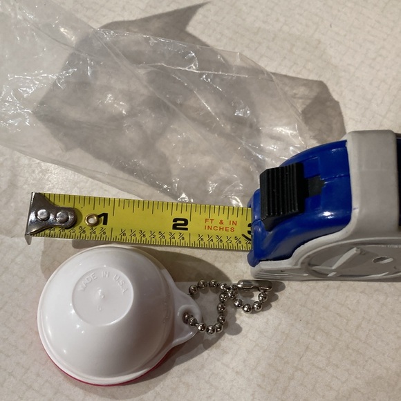 Vintage mini Tupperware Mega That’s A Bowl keychain new in pkg - Picture 4 of 4